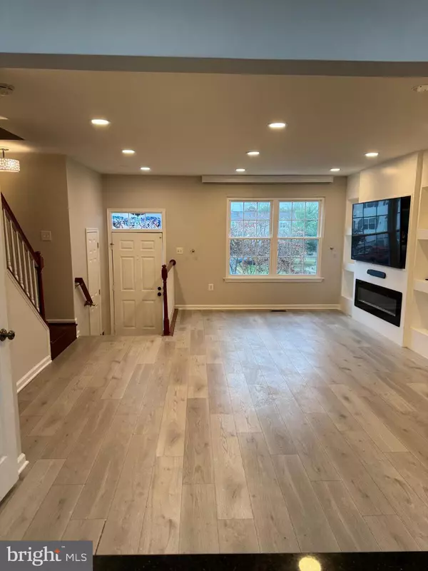 Leesburg, VA 20176,605 WARRENTON TER NE