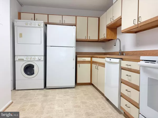 Silver Spring, MD 20906,15107 INTERLACHEN DR #2-702