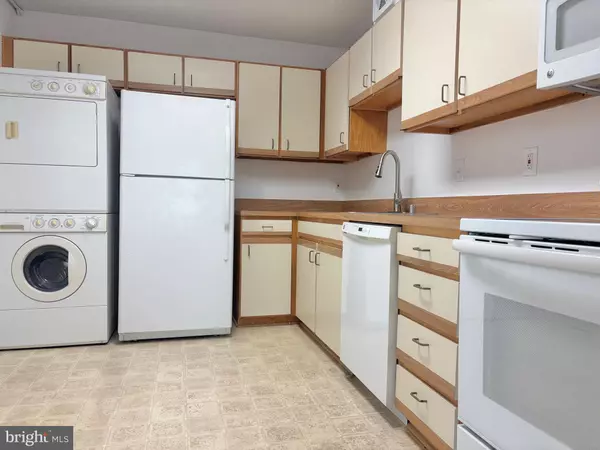 Silver Spring, MD 20906,15107 INTERLACHEN DR #2-702