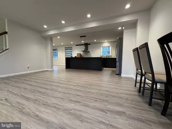 Chantilly, VA 20151,13403 CRYSTAL ROCK CT