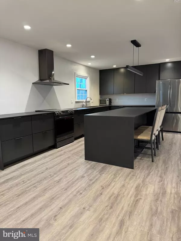 Chantilly, VA 20151,13403 CRYSTAL ROCK CT