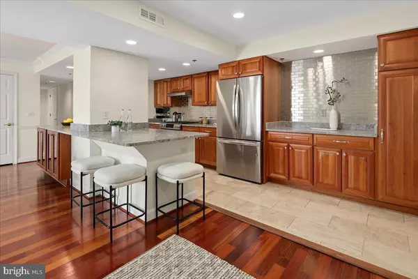 1276 N WAYNE ST #711, Arlington, VA 22201