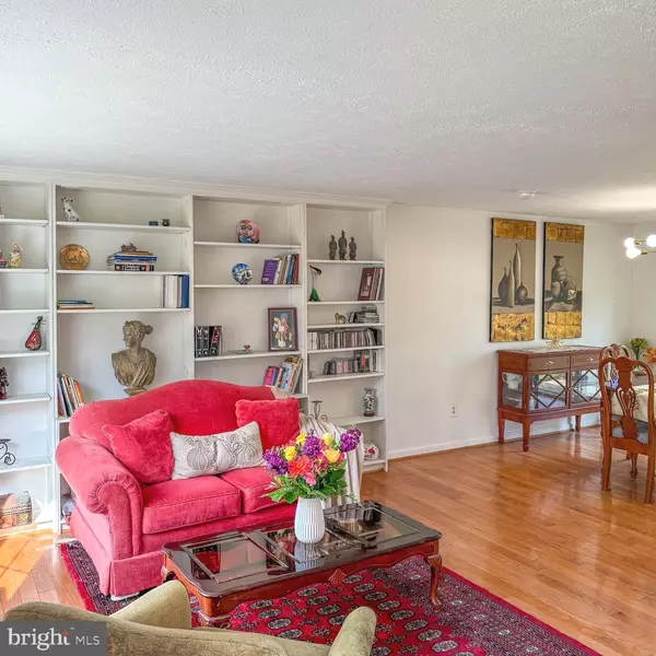 Burke, VA 22015,5703 OAK STAKE CT