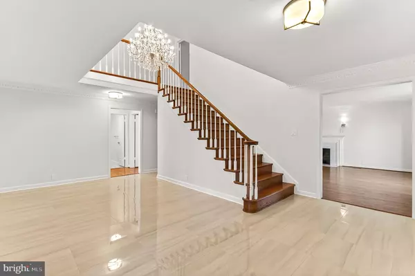 Mclean, VA 22101,6294 DUNAWAY CT