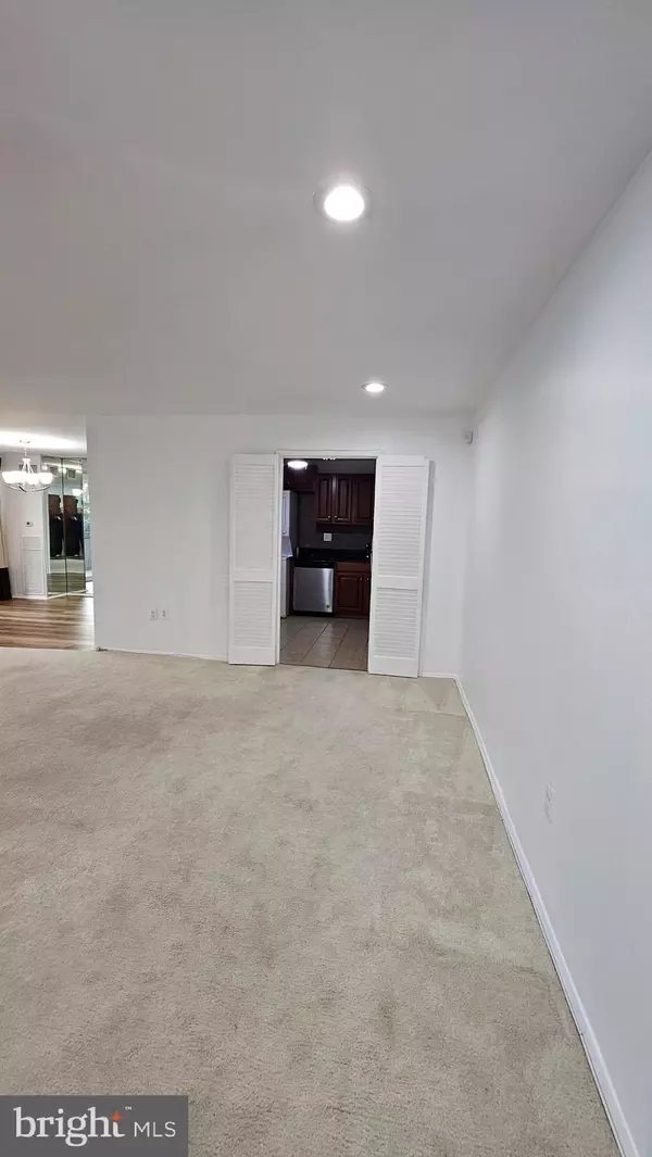 Alexandria, VA 22304,250 S REYNOLDS ST #105