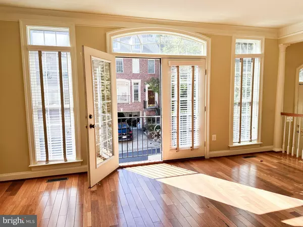 Springfield, VA 22152,6403 VELLIETY LN