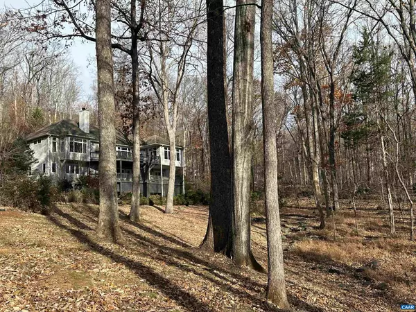 Nellysford, VA 22958,423 FOOTHILLS DR