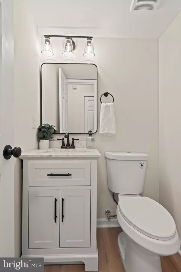 Philadelphia, PA 19154,4445 ERNIE DAVIS CIR