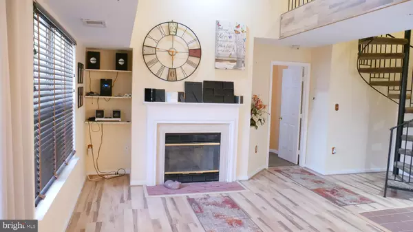 9709 LAKE POINTE CT #301, Upper Marlboro, MD 20774