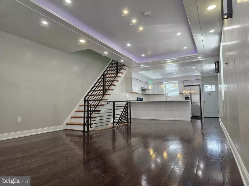 1555 S HOLLYWOOD ST, Philadelphia, PA 19146