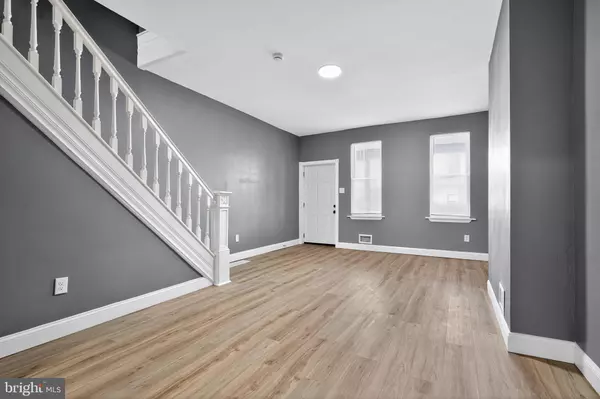 Camden, NJ 08102,906 N 4TH ST