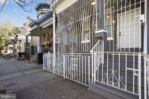 Camden, NJ 08102,906 N 4TH ST