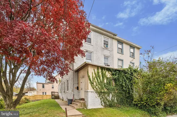 4 CREEK AVE, Darby, PA 19023