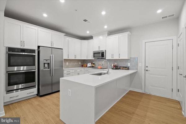 Fairfax, VA 22033,4128 LEGATO RD #53