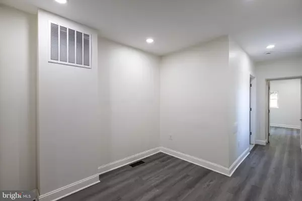 Camden, NJ 08103,746 PINE ST