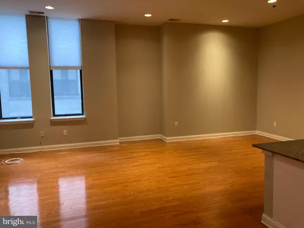 Philadelphia, PA 19107,1001-13 CHESTNUT ST #705W