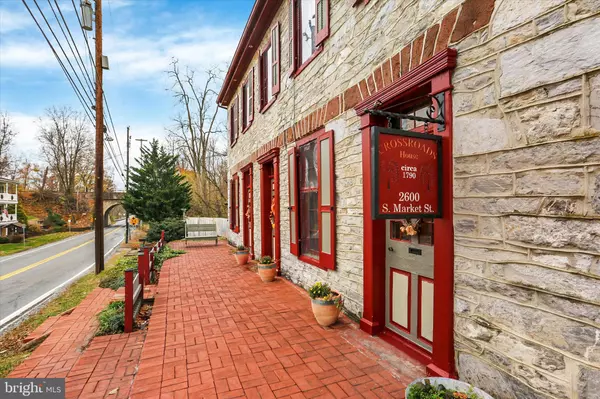 2600 S MARKET ST, Mechanicsburg, PA 17055