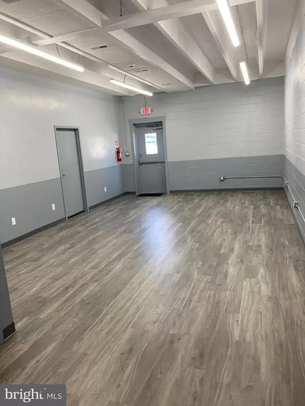 422 W LANDIS AVE, Vineland, NJ 08360