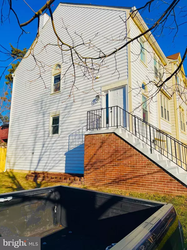 Herndon, VA 20170,529 DAKOTA DR