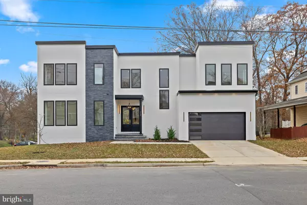 Vienna, VA 22180,719 MEADOW LN SW