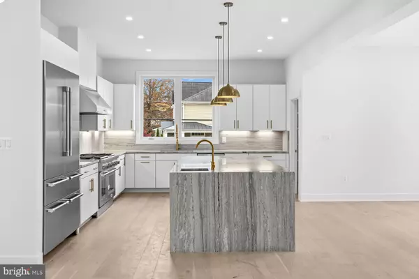 Vienna, VA 22180,719 MEADOW LN SW