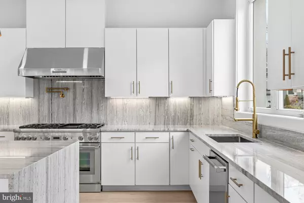 Vienna, VA 22180,719 MEADOW LN SW