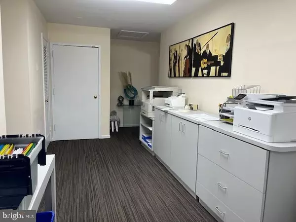 Rockville, MD 20850,932 HUNGERFORD DR #A-2B