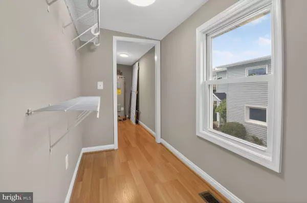 Fairfax, VA 22030,10609 MAPLE ST