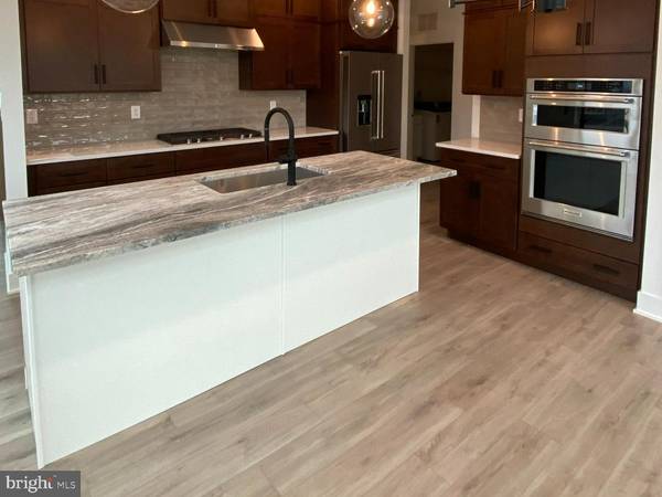 West Windsor, NJ 08550,10 CHERRY LN