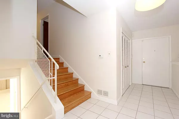 Bethesda, MD 20817,6220 ROBINWOOD RD