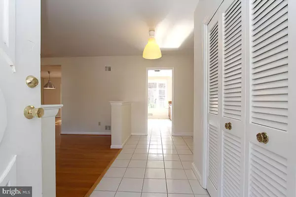 Bethesda, MD 20817,6220 ROBINWOOD RD