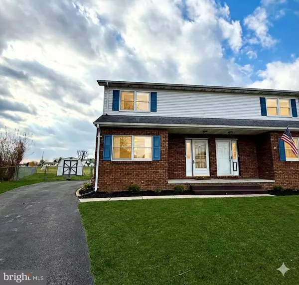 602 CRICKET LN, Mcsherrystown, PA 17344