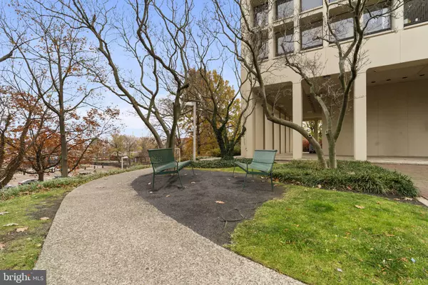 Philadelphia, PA 19106,210 LOCUST ST #21E