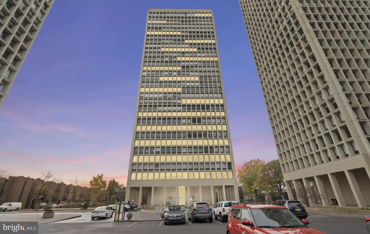 Philadelphia, PA 19106,210 LOCUST ST #21E