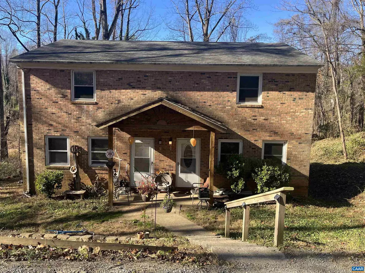 Charlottesville, VA 22903,158 BUCKINGHAM CIR #A&B