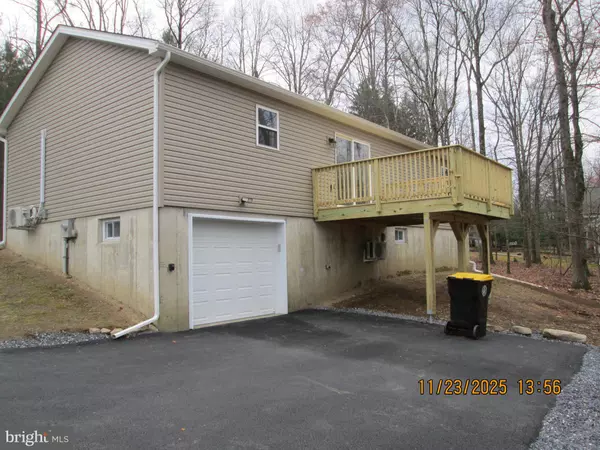 Mount Bethel, PA 18343,380 GALLERY LN