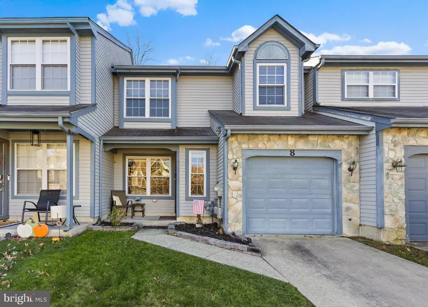 8 KETTLEBROOK DR, Mount Laurel, NJ 08054