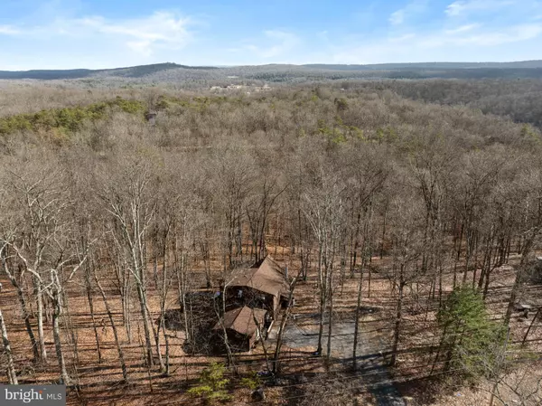 Hedgesville, WV 25427,277 ENDLESS SUMMER RD