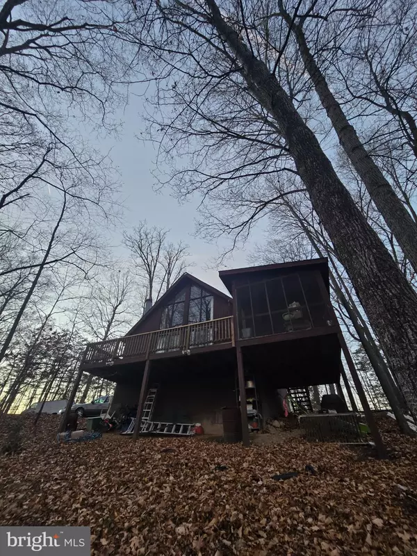 Hedgesville, WV 25427,277 ENDLESS SUMMER RD