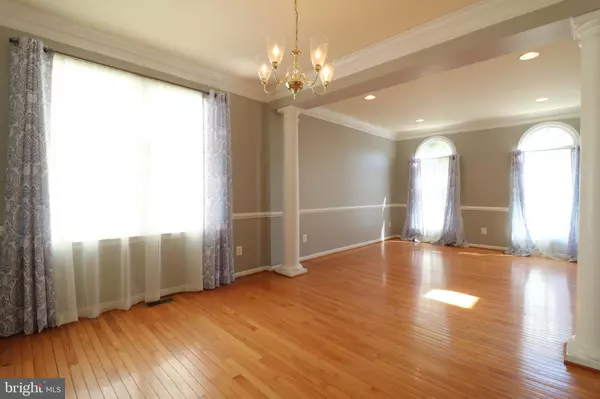 Chantilly, VA 20152,25497 CARRINGTON DR