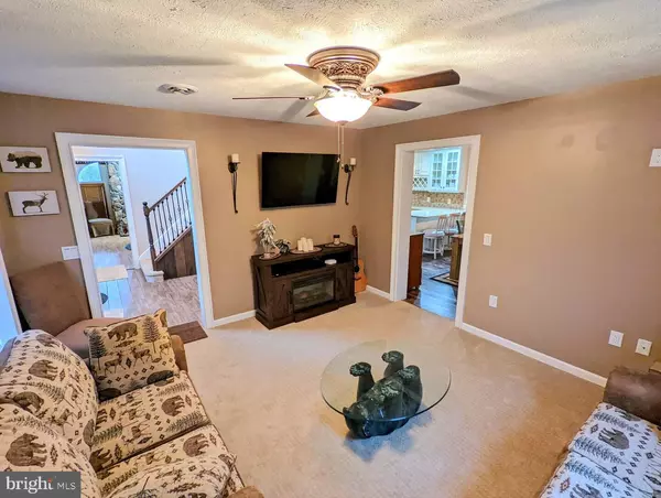 Albrightsville, PA 18210,14 MINNIE HA HA RD