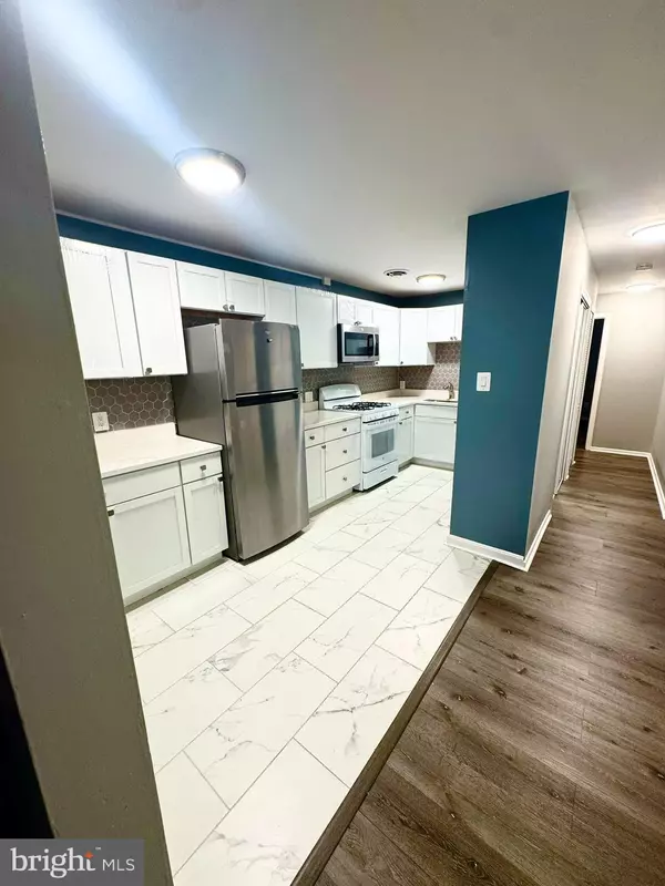 Vienna, VA 22180,218 LOCUST ST SE #143