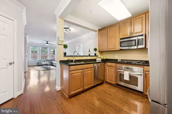 Arlington, VA 22207,2101 MONROE N #107