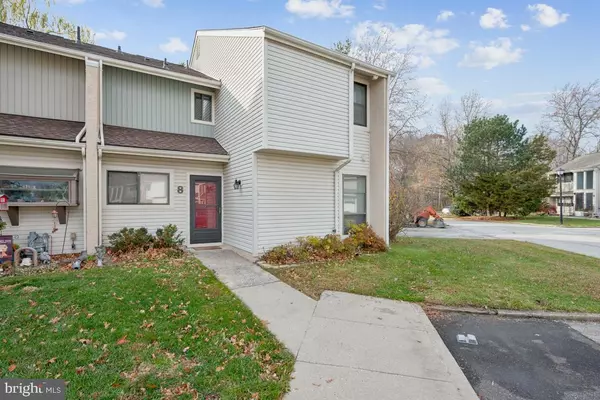 Mount Laurel, NJ 08054,8 TULIP CT