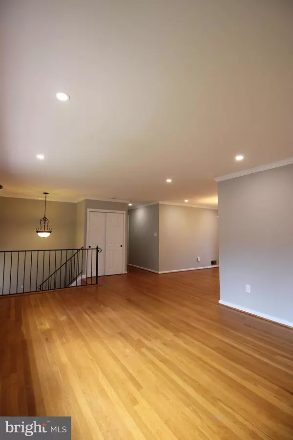 Vienna, VA 22180,102 YEONAS DR SE