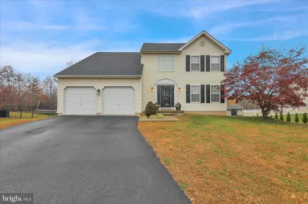 910 CLOVER LN, Gilbertsville, PA 19525