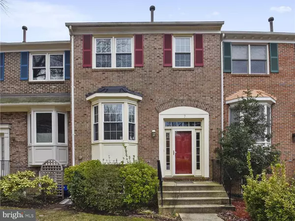 7 CARRIAGE HOUSE CIR, Alexandria, VA 22304