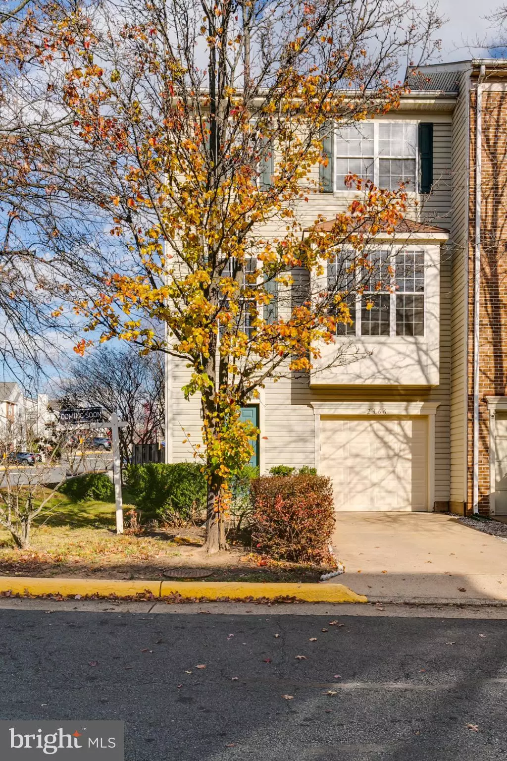 Herndon, VA 20171,2466 CLOVER FIELD CIR