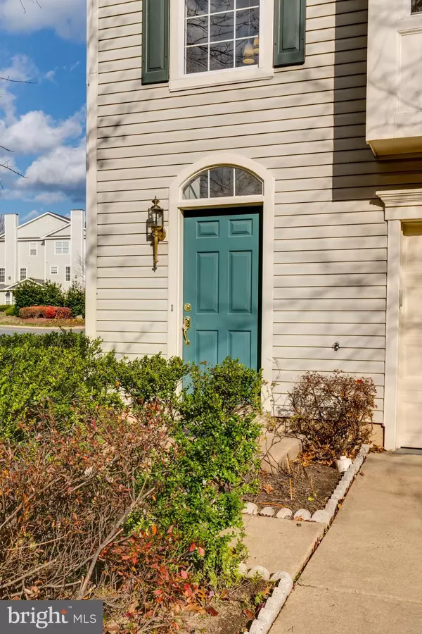 Herndon, VA 20171,2466 CLOVER FIELD CIR