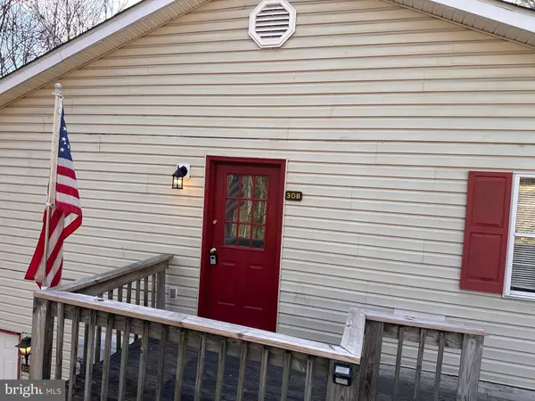 30 WESTRIDGE DR #B, Berkeley Springs, WV 25411